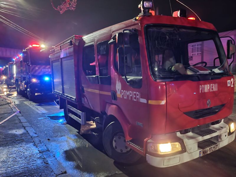 Panică într-un bloc de locuințe din Giurgiu. Un bărbat a ajuns la spital după ce o butelie a explodat într-o garsonieră
