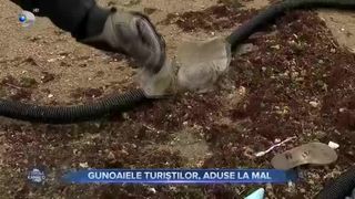Gunoaiele turiștilor, aduse la mal