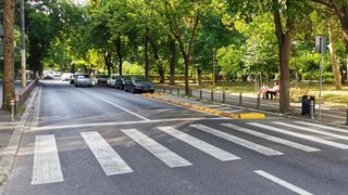 O femeie și fiul ei au fost răniți în timp ce traversau strada pe o trecere de pietoni