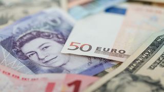 Curs valutar BNR azi, 18 ianuarie 2023. Cât costă un EURO și un dolar la casele de schimb valutar?