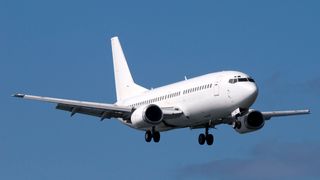 Panică într-un avion Boeing 737 rămas făra un motor deasupra mării