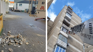 VIDEO-Balcoanele apartamentelor, pericol pentru trecători