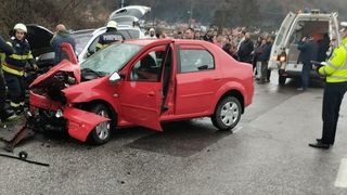 Accident rutier grav &icirc;n Hunedoara: o persoană a decedat și alte două au fost rănite