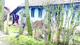 FOTO/VIDEO - &bdquo;Se vede foamea pe fața ei&rdquo; O bătr&acirc;nă de 86 din Vaslui &icirc;și duce singură crucea, după ce semenii ei au condamnat-o la moarte