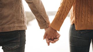 Doi amanți din Timișoara au fost surprinși de o cameră de supraveghere în timp ce întrețineau relații intime pe marginea unui drum. Amorezii au fost amendați