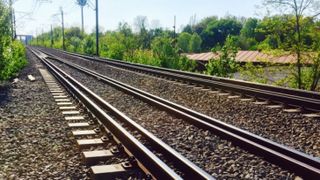 Tragedie pe o cale ferată din Brașov: un cioban și 20 de oi au fost spulberate de tren