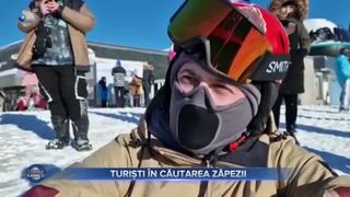 Turiști &icirc;n căutarea zăpezii