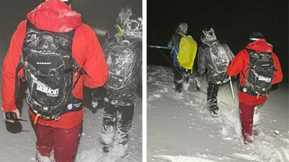 O sută de turiști au rămas blocați cu mașinile în Dâmbovița. Jandarmii montani au intervenit