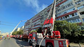 O tânără și-a incendiat apartamentul, după ce a făcut focul în mijlocul sufrageriei