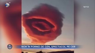 Nor în formă de OZN, spectacol pe cer