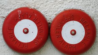 Incendiu devastator într-un bloc. Patru persoane au ajuns la spital