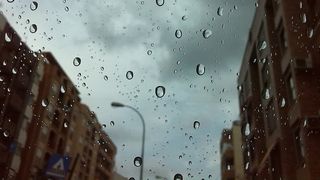 Cod galben de burniţă şi polei, în mai multe judeţe din țară. Traficul este îngreunat