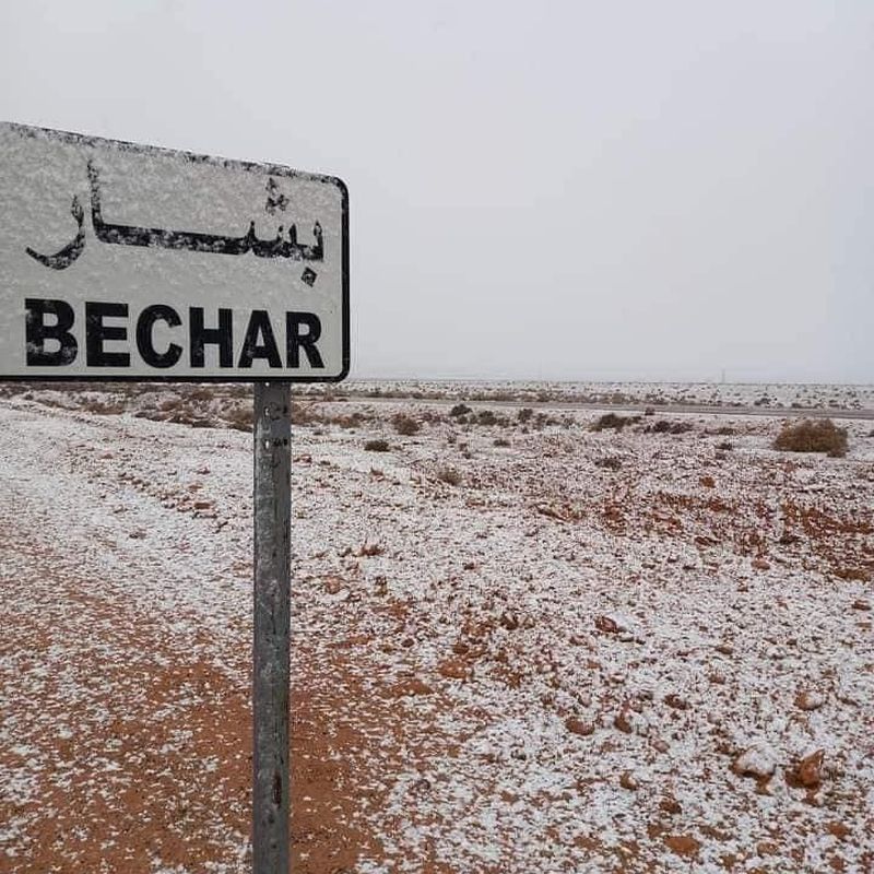 FOTO - Vremea nu încetează să surprindă! În Deșertul Sahara s-a așternut zăpada ca în povești