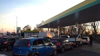 Ungurii vin în România ca să își alimenteze mașinile. Cu cât se vinde un litru de motorină sau benzină în țara lor