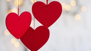 Felicitări și urări frumoase pentru luna iubirii