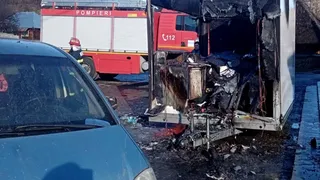 Controale după explozia rulotei de la Botiza. Proprietarul fast food-ul nu avea autorizație DSV