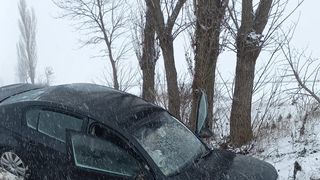 Accident rutier în care au fost implicate trei autoturisme pe DN 24D