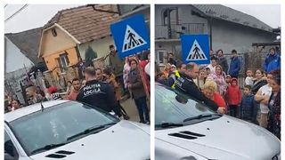 VIDEO- Șoferiță atacată de zeci de persoane, după ce a lovit cu mașina un copil. Femeia a fost nevoită să se baricadeze în automobil