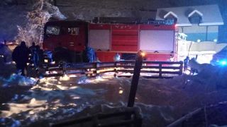 La un pas de o tragedie în Hunedoara: acoperișul unei anexe s-a prăbușit peste o persoană