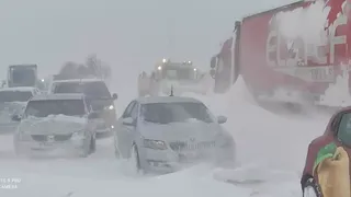 Un autocar cu 15 cetățeni ucraineni a rămas blocat &icirc;ntr-o localitate din Vrancea