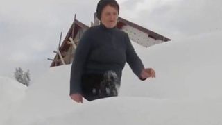 FOTO - Rom&acirc;nia, &bdquo;&icirc;nghițită&rdquo; de zăpezi. Ninsorile de odinioară s-au &icirc;ntors