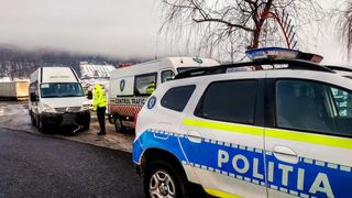 Percheziţii la poliţişti din Braşov, suspectaţi luare de mită, dare de mită, trafic de influenţă, abuz în serviciu şi fals intelectual