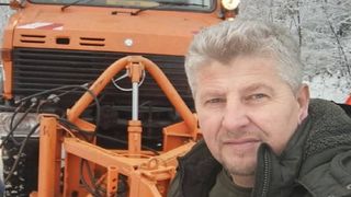 VIDEO - Un primar din Satu Mare deszăpezește singur drumurile din comună