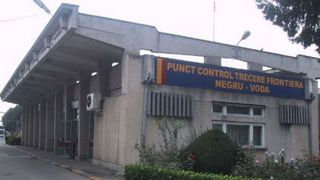 Doi francezi şi o poloneză sunt cercetaţi pentru deţinere de droguri şi trecere ilegală a frontierei