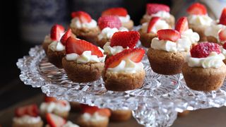 Noi detalii în cazul antrenorului de fitness care a adus prăjituri cu marijuana la petrecere. Dulciurile au costat 750 de lei și au fost aduse în loc de cadou