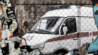 VIDEO - Asistent de pe ambulanță, acuzat că a dezbrăcat o tânără de 17 ani