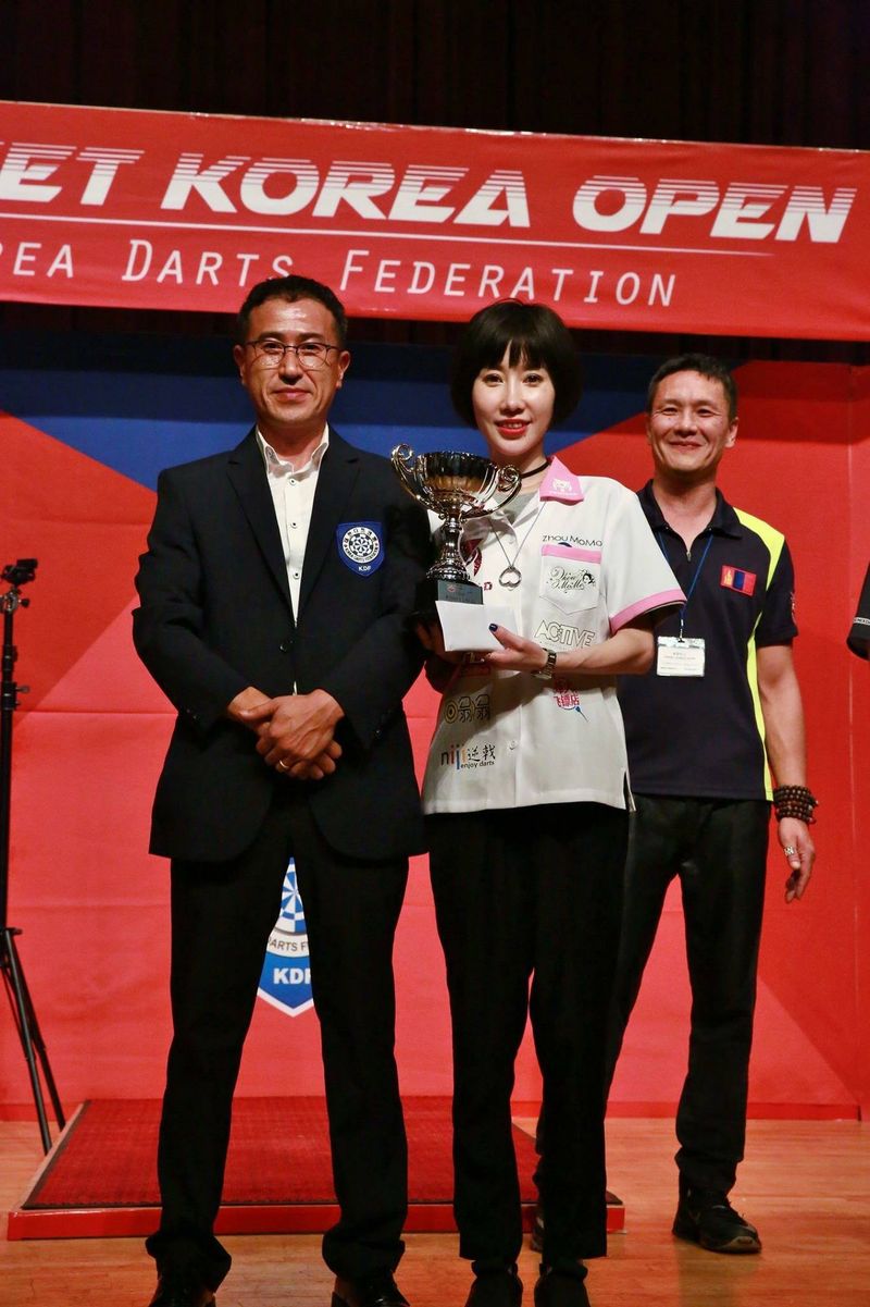 Momo Zhou este cunoscută după apariția ei la Cupa Mondială de Darts