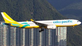 Motivul șocant pentru care un avion cu 104 pasageri a intrat frontal într-un munte