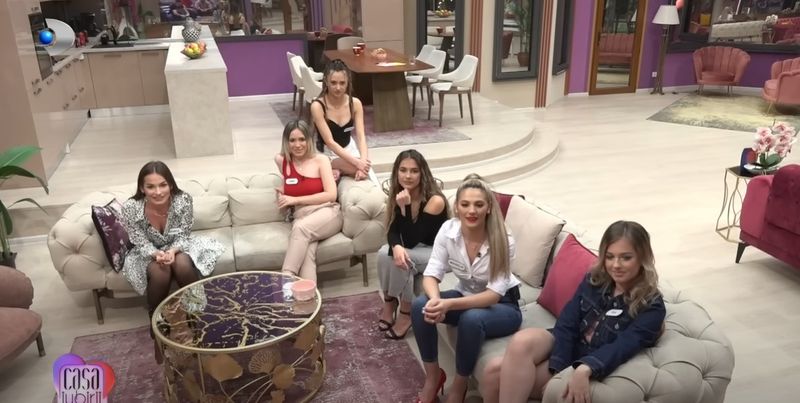 Intrigă în Casa Iubirii! Fetele au chef să se joace: „Deci, e vreuna care nu se epilează?”
