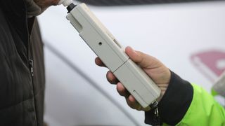 Un șofer din Mehedinți, prins băut în trafic de polițiști. Bărbatul avea o valoare record, de 4.02 mg/l alcool pur în aerul expirat