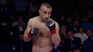 Un luptător de MMA este autorul mai multor jafuri armate, în București. Acesta a fost reținut 24 de ore