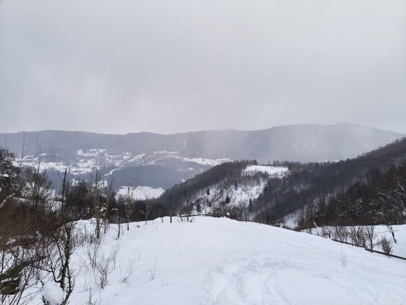 VIDEO-Intervenție de urgență în cazul unui bărbat cu dispnee. Forțele de intervenție, suplimentate din cauza zonei greu accesibile