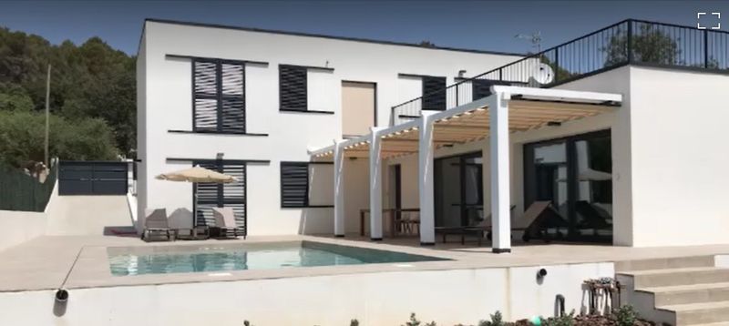 FOTO - Afacerea cu care un român a dat lovitura. Bărbatul realizează construcții unice în lume