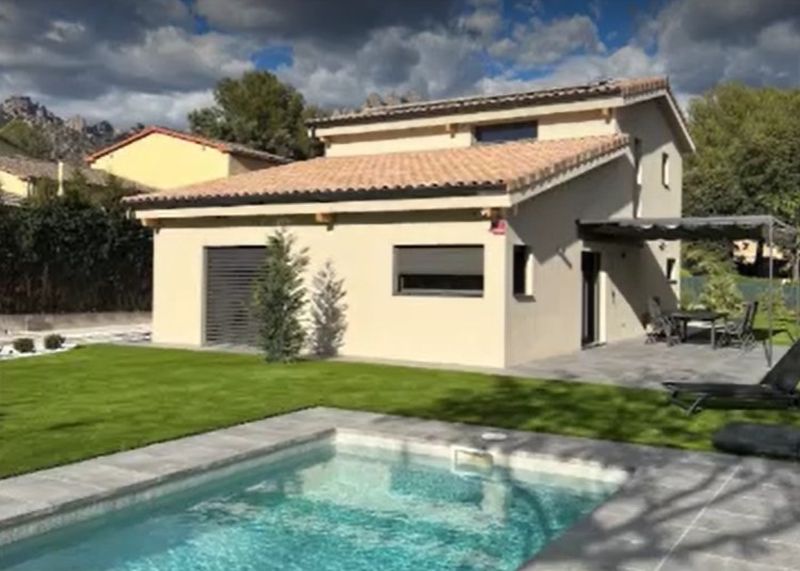 FOTO - Afacerea cu care un român a dat lovitura. Bărbatul realizează construcții unice în lume