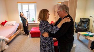 O sinucidere asistată fastuoasă! O femeie și-a dorit șampanie, o țigară și melodia preferată, în ultimele sale momente din viață: „Mulțumesc”