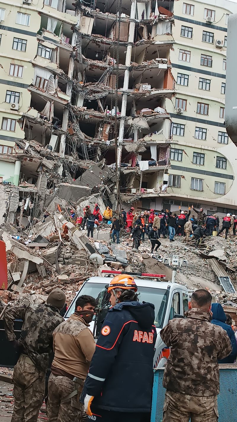 „Mi-am strigat familia, măcar să murim împreună ”. Mărturiile cutremurătoare ale unui supraviețuitor al cutremurului din Turcia