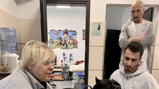 FOTO - Povestea lui Vasile, c&acirc;inele-soldat din Ucraina. Patrupedul și-a ros singur piciorul pentru a nu fi capturat de armata rusă