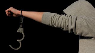 Un tânăr de 17 ani a fost reținut de polițiștii de la investigaţii criminale din Bacău