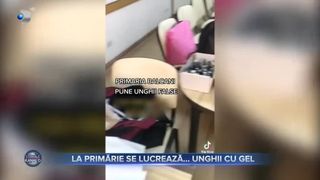 La primărie se lucrează...unghii cu gel