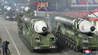 Paradă nucleară la Phenian