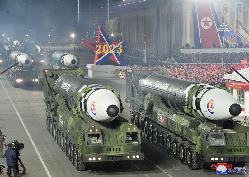 Paradă nucleară la Phenian