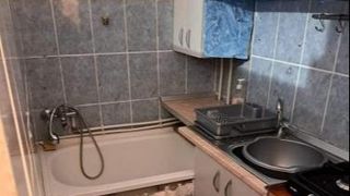 Lux și opulență în Cluj! Cât costă o garsonieră cu cadă lângă aragaz, scoasă spre închiriere: „Vreau să cred că e o glumă”