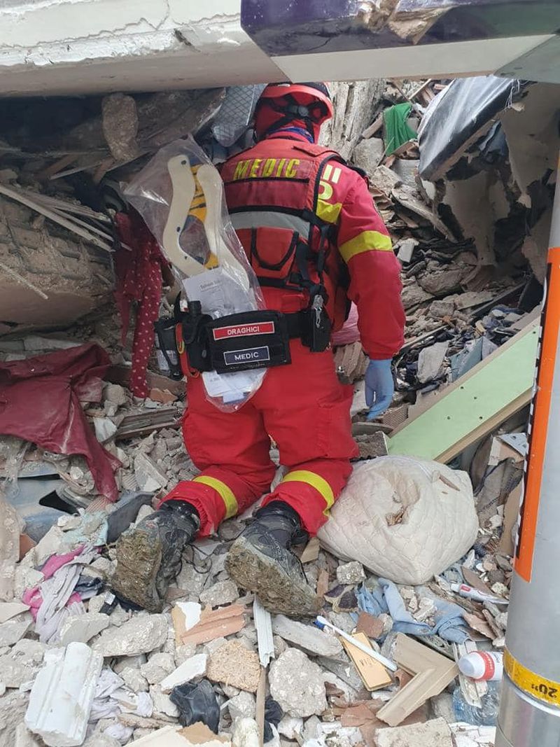 Imagini din timpul misiunii de căutare-salvare a echipei de sprijin din România, pentru recuperarea a trei persoane prinse sub ruine