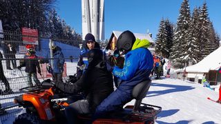 Bărbat surprins cu ATV-ul pe pârtia Cocoșul din Predeal, sancționat de jandarmi