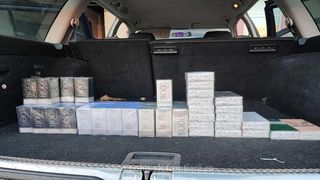 Un presupus agent din Mureș a fost surprins în timp ce încerca să vândă parfumuri contrafăcute