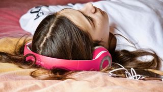 Ora de vară 2023. C&acirc;nd se schimbă ora &icirc;n Rom&acirc;nia? Vom dormi mai puțin!